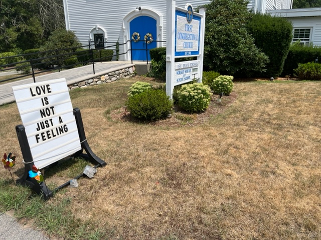 Image of the gras brown from the heat in front of the church.